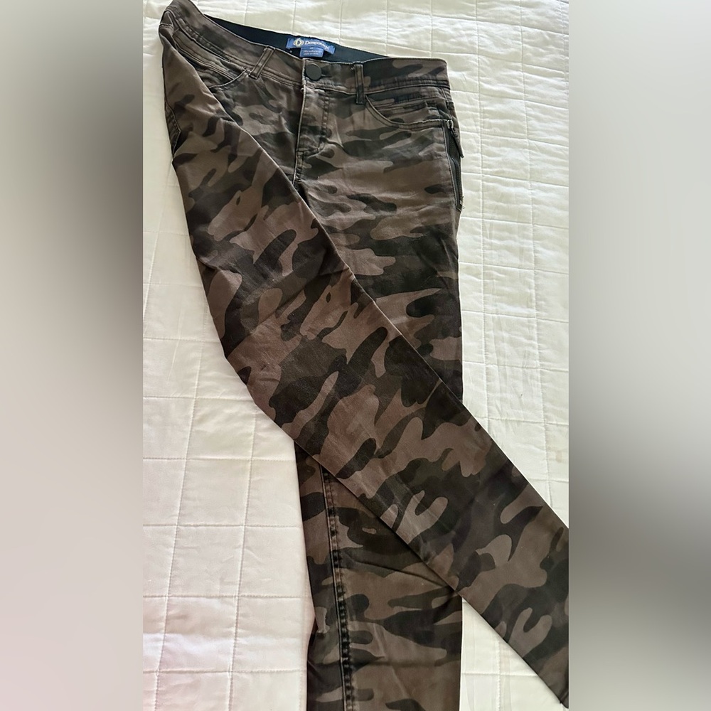 Democracy Women’s Camo Slim Jeans - Dark Olive Green - Picture 6 of 7